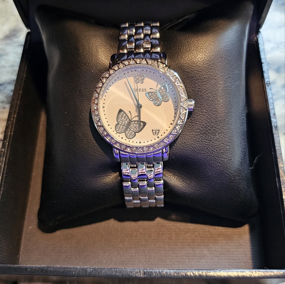 Beautiful NEW with tags. Guess butterfly 🦋 watch.
